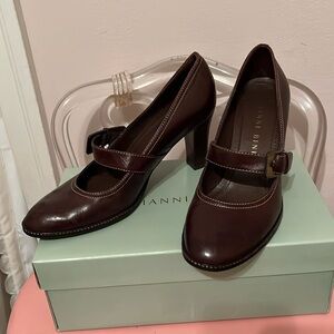 Brown leather Gianni Bini heels. Size 8.5.